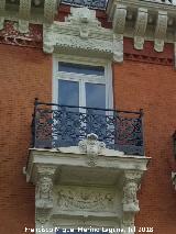 Edificio de la Real Compañía Asturiana de Minas. Balcón