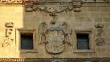 Monasterio de San Jerónimo. Fachada de la Iglesia. Escudo y las iniciales de Fernando e Isabel