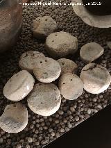 Yacimiento del Poblado calcolítico del Chorro. Pesas de telar vertical. Centro de Interpretación de la Prehistoria de Ardales