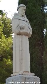 Monumento al Padre Pere. Estatua