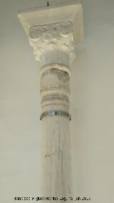 Historia de Granada. Columna siglo XIV de mármol. Museo Arqueológico de Granada