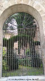 Monasterio de la Cartuja. Puerta del jardín lateral