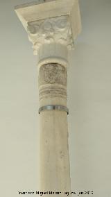 Convento de las Comendadoras de Santiago. Columna de mármol del siglo XIV. Museo Arqueológico de Granada