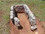 Necrópolis megalítica de Peña de los Gitanos. Dolmen Central Destapado
