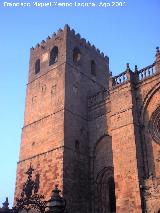 Catedral de Sigüenza. Fachada principal. Torre
