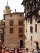 Casa de la Enseñanza. La casa de la derecha