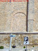 Iglesia de Santa María. Arco cegado en la fachada principal