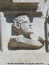 Iglesia de Santa María. Busto
