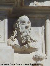 Iglesia de Santa María. Busto
