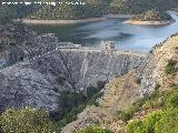 Pantano del Jándula. Canal de desagüe y presa