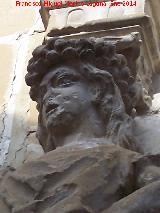 Casa de Los Avilés. Rostro del tenante derecho