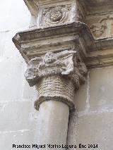 Casa de Los Avilés. Capitel izquierdo