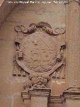 Hospital de la Inmaculada Concepción. Escudo izquierdo del Obispo Moscoso y Sandoval