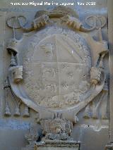 Hospital de la Inmaculada Concepción. Escudo izquierdo del Obispo Moscoso y Sandoval