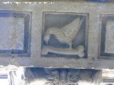 Palacio de Jabalquinto. Pájaro y hueso en el patio