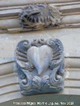 Palacio de Jabalquinto. Espinas y corazón de Cristo