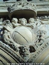 Palacio de Jabalquinto. Escudo de la galería alta