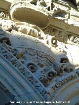 Palacio de Jabalquinto. Escudo de la galería alta