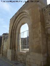 Iglesia románica de San Juan. Portada reconstruida