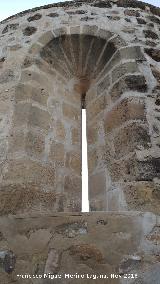 Iglesia románica de San Juan. Ventana del ábside