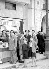 Edificio de la Calle Bernabé Soriano nº 24. Foto antigua. Se aprecia parte de los soportales