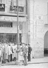 Edificio de la Calle Bernabé Soriano nº 24. Foto antigua. Se aprecia parte de los soportales