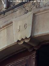 Casa de Don José Calabrus. Iniciales