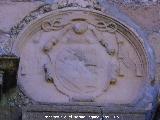 Iglesia de San Mateo. Escudo derecho