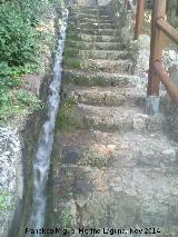 Valparaíso. Escaleras y acequia