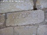Santuario de Ntra Sra de Cuadros. Inscripción de la puerta de la lonja
