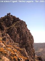 Castillo de Arenas. Parte alta frente al despeñadero