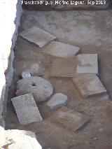 Cástulo. Templo Imperial. Molino y losas decoradas