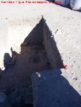Cástulo. Templo Imperial. Apoyadero de tinaja