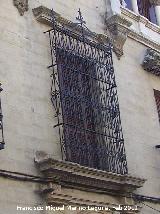 Casa de la Avenida de Andalucía nº 13. Ventana principal