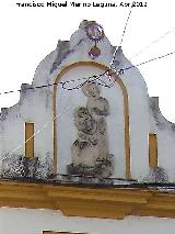 Edificio de la Caja de Ahorros. Frontón decorativo