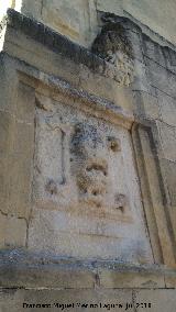Iglesia de Santa María. Relieve de la fachada
