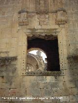 Iglesia de Santa María. Ventana de la fachada principal en la Torre