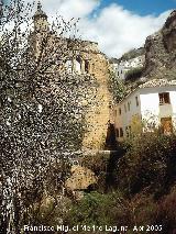 Iglesia de Santa María. Parte trasera de la Iglesia por donde se introduce el río Cerezuelo