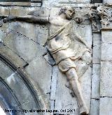 Iglesia de Santa María. Alegoría de la derecha de la Portada lateral