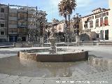 Fuente del Paseo de los Álamos. Al fondo el Pilar de los Álamos