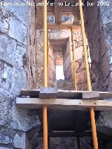 Castillo de los Duques de Alburquerque. Interior y ventanuco-tronera del torreón izquierdo de la fachada