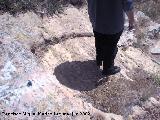 Castillo de los Duques de Alburquerque. Base circular opuesta al torreón trasero y excavada en la roca