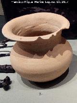 Oppidum Cerro Bollero. Urna globular de cerámica de la Tumba del Soliferrum. Museo Ibero de Jaén
