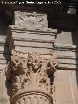 Iglesia de la Encarnación. Capitel derecho e inscripción