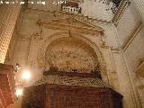 Catedral de Jaén. Fachada Interior. Relieve de la Puerta del Clero