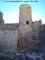 Castillo de La Guardia. Alcázar. Torreón circular y arranque de la antigua muralla