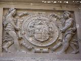 Catedral de Jaén. Fachada Sur. Escudo de Don Diego Tavera Ponce de León, Obispo de Jaén (1555-1560)