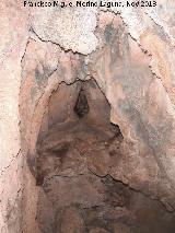 Santuario prehistórico de la Cueva de Golliat. Hornacina con forma de punta de flecha