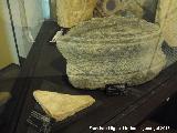 Domus Herculana. Basa e inscripción. Museo de la Ciudad