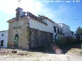 Cortijada de Gil de Olid. Lateral con la capilla en primer término y el torreón en segundo
